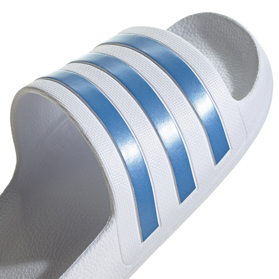 Klapki adidas Adilette Aqua Slides biało-niebieskie HP6295
